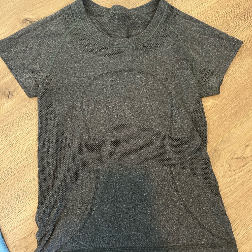 LULULEMON Women's Gray Athletic Top